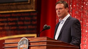 Players, peers show support for Self at Hall of Fame induction