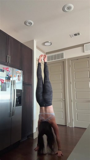 Rest day = handstands