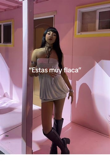 Skinny in a 2000s way #hispanicsbelike #flaca #2000sfashion #fyp #funny