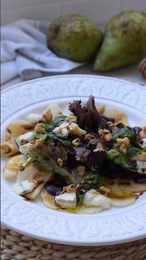 The Ultimate Pear, Blue Cheese & Walnut Salad