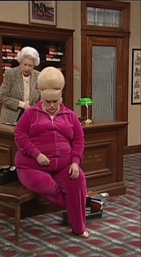 QUEEN DOES BUNDY: SHOE STORE DESTRUCTION (ROAST OF THE CENTURY)