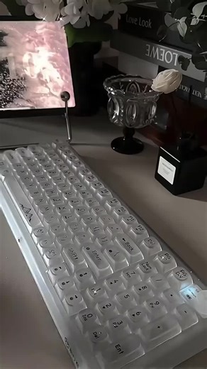 The cutest jelly backlit keycaps! #keycaps #keyboard #keeb