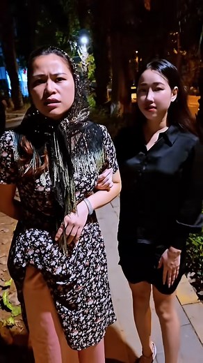 95K views · 727 reactions | Mẹ vk tương lai thế này ổn không các bác 藍藍藍 #funnyvideos #fun #funny #funnyreels #funnymoments #Chibong #chibongtiktok | Chị Bông | Facebook