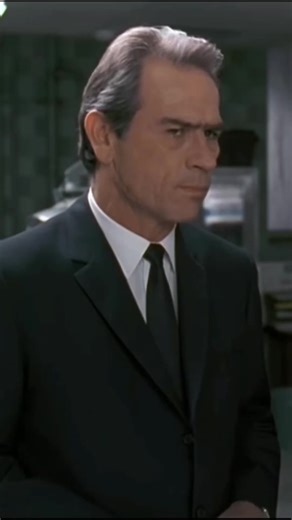 Eames Shell Chair — 1960s Designers: Charles Eames and Ray Eames Created in the 1950s and extremely popular in the 1960s, this chair is considered one of the first molded fiberglass plastic chairs. It was made as a single-piece “shell” form, and with its minimal construction it became a symbol of mid-century modern design. Ovalia Egg Chair — 1968 Designer: Henrik Thor-Larsen This is an oval chair reminiscent of a space capsule. It consists of a fiberglass shell with a soft upholstered seat insid