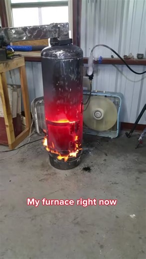 Your commercial furnace running overtime? Don’t wait until it 💥 to figure out a backup heating source. You can book one of our mobile heaters on reserve to be delivered right when you need it most! (🔗 in bio) #heatrental #heatsafety #stlheat #greenrental