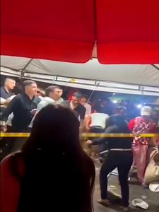 #DíaDelLlanero II Pelea si hubo en la celebración del día departamental del Llanero. En una de las casetas instaladas sobre la Av. Juan Isidro Daboín se presentó un altercado entre un grupo de personas que estaban departiendo allí. La intolerancia por el consumo de licor motivó que el momento de integración terminara abruptamente en una pelea callejera. Ver video completo👇👇👇👇 | Cajón Araucano