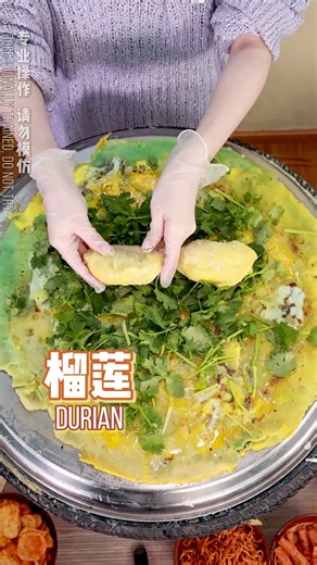 224K views · 2K reactions | It smells so good! Making pancakes on the wheel, everyone in the office came to watch!朗 | Ms Yeah | Facebook