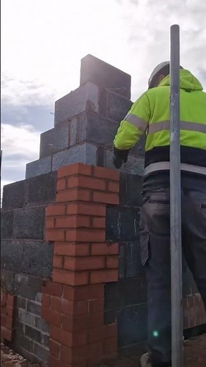 Corner quoins detail. #corner #quoin #brick #builder