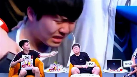 当rng将shy哥给ban掉后，儿姿直接成就职业生涯的高光，将肉鸡抬哭，赛后不得已前往对手席安慰ro