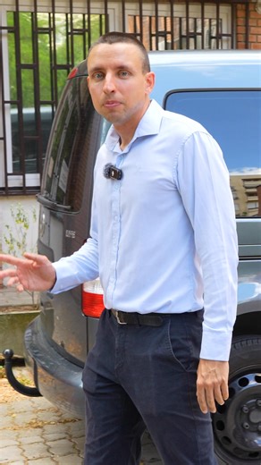 Tudtad, hogy Schadl György épp kiválthatja a lefoglalt ékszereit, az autóit, a kisrepülőjét és a kishajóját a bűnügyi zár alól? Az üggyel 2021 őszén kampányolt Márki-Zay Péter, ítélet azóta sincs és eltelt 4 év. Én azért szeretnék dolgozni, hogy valódi elszámoltatás legyen és ne évekig elhúzott ügyek sorozata. Ha rajtam múlik, 1989-ig vissza fogunk menni, nyilvánosak lesznek az ügynökakták, a privatizációs ügyek, az olajozás és többet ilyen nem lesz. Nem lesz titkosítás, nem lesznek 2000-res (ne