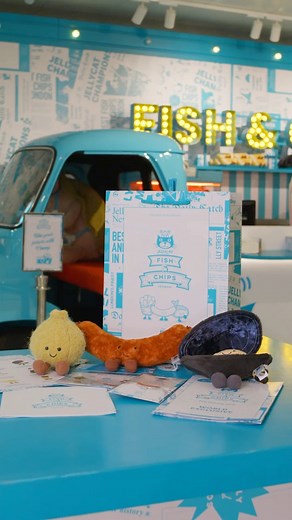 Fresh arrivals! The Fish & Chips experience at Selfridges London has 3 sizzling new additions on the menu 💙 Experience Amuseables Sausage served from the counter, complete with new and exclusive stickers and pin badge or pop in and pick up Amuseables Michelle Mussel and Onnie Pickled Onion 🥰 What can we get you? 🤔 | Jellycat