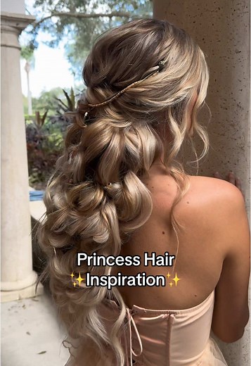 A princess come to life ✨ loved seeing this look come together at the @beyondtheponytail Styling Awards by @wb_upstyles using Luxies ☁️ #luxyhair #clipinhair #clipinhairextensions #bridalhair #bridalhairstyle #bohemianhair #braidstyles