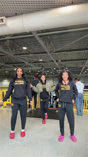 sum like a jersey swap @Z’M💘 @Zo #dmv #trackmeet #trio #dance #dancetrend