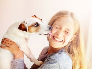 Se faire lécher le visage par son chien: oui ou non?