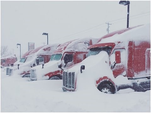 Snow - Lots of Snow at the Truck Station - Vlog18rodas - EP12/2016