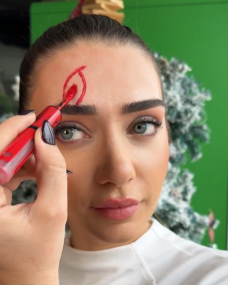 Extra festive Christmas makeup ideas🎅✨