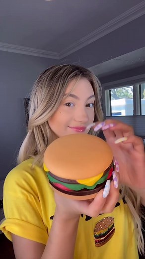 Cheeseburger Makeup Tutorial: So Beefy and Original!
