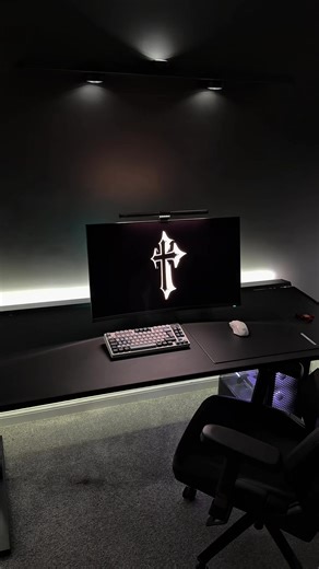 We keep it minimal here😮‍💨 #pcsetup #techtok #quality #secretlab #glassmousepad