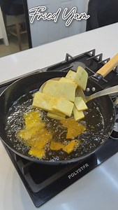 Have you ever tried frying your yam this way before? Ingredients Yam Curry (just a little bit) Paprika Chilli powder Salt (Soak for 15mins) you don’t need to add salt again when trying | Feesa cooks everyday