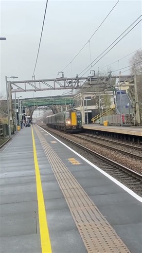 London North Western Railway Class 350 (350 125) bound for Birmingham New Street with a 3 tone