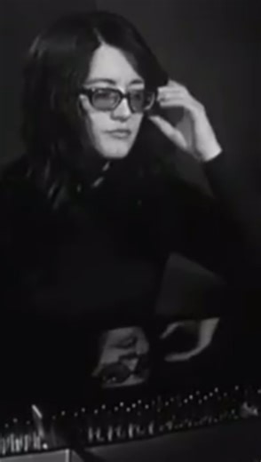 Rachmaniño on Instagram: "Martha Argerich warming up her fingers and playing a excerpt of Beethoven sonata no 28, op 101. In 1969, in Basel, Switzerland. This is a rare video in which we see Martha Argerich being the coolest pianist out there, warming up after taking her sunglasses out, and playing a bit of Beethoven. The man who presents the show is commenting on her life, telling that she was discovered by the world after winning Busoni competition, and that she won the Chopin competition in 1