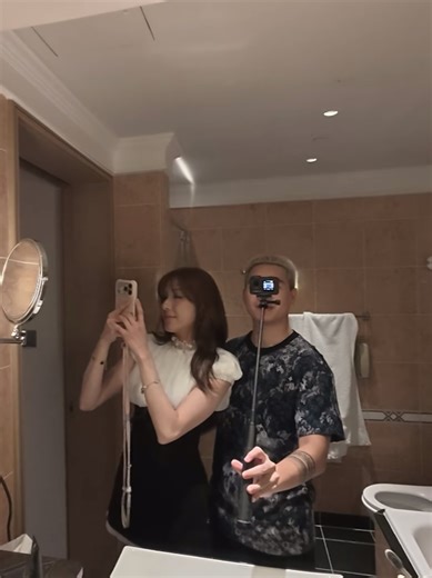 Thể hiện tình cảm với anh đi - Rambo và Trân Mèo