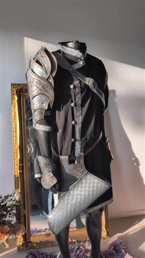 More leather armor and accessories for the dragonscale set inspired by Game of Thrones ⚔️ All made by me for a custom order 🏹 #leatherwork #gameofthrones #houseofthedragoj #targaryen #dragon #armor #larp #warrior #cosplay #leathercraft #fantasyart #halloween #gothic