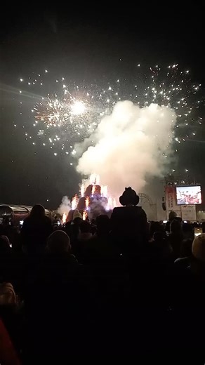 Novoli alcuni giorni fa viveva l'accensione della sua focara 🔥 | Pyrosalento