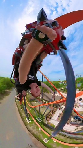 Have you ever seen a single rail coaster? 🤔🎢 #sixflagsgreatadventure #sixflags #rollercoaster #coaster #themepark #adrenaline #fear