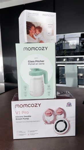 🌸 Lauralee | momlife 🌸 on Instagram: "Unboxing de mes nouveautés Momcozy 🤍 Le tire-lait V1 Pro, conçu avec une aspiration de qualité hospitalière, un modèle intéressant pour les mamans qui tirent leur lait régulièrement ou souhaitent optimiser leur routine. Je suis en phase de test pour ce tire-lait, je reviendrai vers vous très vite avec mon ressenti, après plusieurs jours d’utilisation, pour vous donner mon retour d’expérience en toute transparence 🫶 Le pichet de conservation du lait mater