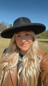 Autumn just got a whole lot chicer with this fedora! 😍 Head to our site to find yours and share your style! 🎩: Hudson Black Felt Fedora Hat #AmericanHatMakers #AutumnVibes #FallSeason | American Hat Makers