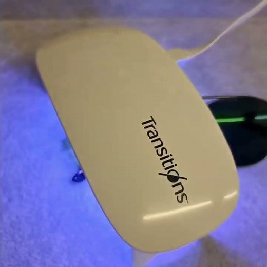 How quick are Xtractive Transitions lenses? #sunglasses #eyewear #optician