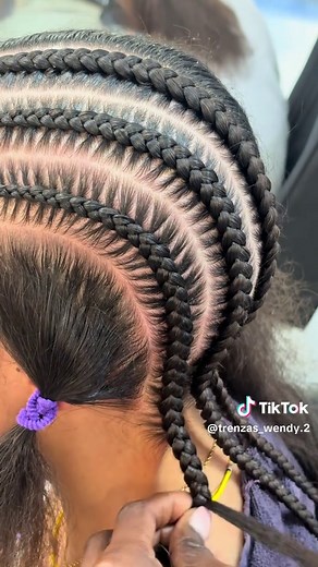 Trenzas y Peinados Estilo Conrow en Barcelona