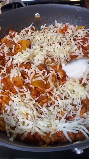 20 reactions | Say goodbye to multiple pots and pans – this skillet lasagna is a one-pan wonder! ️✨ Experience the ultimate in convenience with Calphalon Premier Nonstick Cookware that goes from stove top to oven. Less cleanup, more deliciousness! Find the recipe for this dish in today’s story or the link in bio. : @jennygoycochea . . #Calphalon #Lasagna #Recipe #OnePanmeal | Calphalon | Facebook