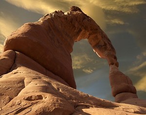 Sandstone arches form under their own stress - Nature