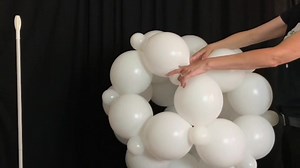 How to make hot air balloon decoration #askmeforaballoon 🎈#hotairballoon #diy #partydecorations #partyballoons #babyshowerdecorations #babyshowerideas #kidsbirthdaypartyideas #howto #balloontutorials #balloondecoration #balloons #sempertex #balloonlife #diyballoon #diyhotairballoon