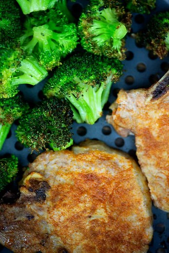 Air Fryer Pork Chops & Broccoli
