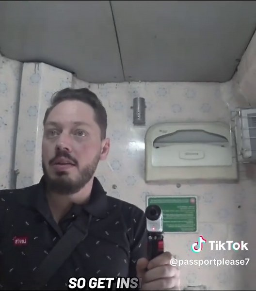 Exploring India: Train Journey from Delhi to Jaipur