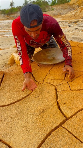 724K views · 1.6K reactions | Wow,it's amazing,the gold mud at the mining site contains hundreds to millions of hidden gold dust #gold #goldmine #goldhunter #lookingforgold #huntingforgold #panningforgold #goldmud #videogold #reelgold | Nepri Andries | Facebook