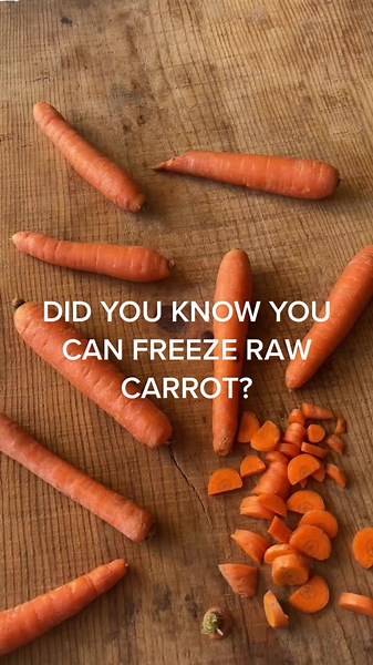 PSA did you know you can freeze raw carrots, so they are ready to add straight into dishes whenever you need. They’ll last longer too! #FoodHacks #FoodStorage #StorageHack #ZeroWaste #OddisGood #Oddbox #Carrots