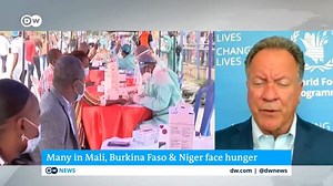 #COVID19 betrifft uns alle. Am schlimmsten sind die Auswirkungen des Virus jedoch für jene Menschen, die bereits jetzt unter Hunger, Mangelernährung und den Auswirkungen von Konflikten und Katastrophen leiden. David Beasley spricht im DW Deutsche Welle-Interview darüber, welche Folgen die Pandemie für das Leben der Menschen in Teilen Afrikas hat. | World Food Programme | Facebook