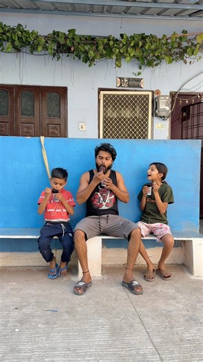 Bacche or baraf ka gola 😋❤️ || #Shorts #YouTubeShorts #ViralVideo #TrendingReels