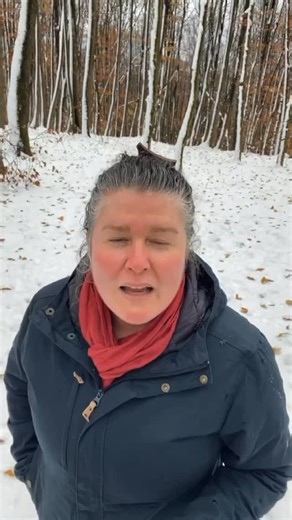 Eggs? My safe way to talk about sen sua| topics on socials. Some women never realise that the outer |abia are not just skin. They are part of the erecti|e network of the vu|va. When you gently pull them outward, even a few millimetres, you stimulate blood flow into the c|itora| body, the bulbs, the vestibular tissue and the whole front line of the pelvic floor. This is one of the easiest ways to wake your vu|va without overwhelming her. Gentle outward movement creates space inside the tissue. Mo