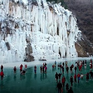Snow and ice have turned China’s Taihang mountains into a winter wonderland ❄️ Check out more trending stories on ITK: https://bit.ly/39pSMAR | In The Know