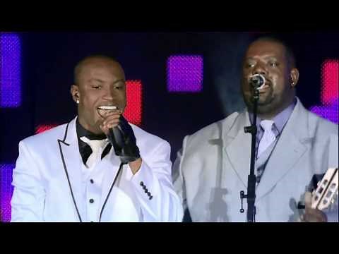 Exaltasamba - Um Minuto | DVD EXALTASAMBA 25 ANOS AO VIVO