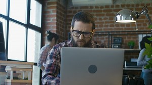 Upset man announcing bad news to coworkers - Free Stock Video