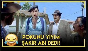| SAKAR ŞAKİR (1977) | SAKAR ŞAKİR GARDROP FUAT'I YERDEN YERE VURUYOR! #türkfilmi #yerlifilm #eniyitürkfilmleri #eniyiyerlifilm #hdtürkfilmleri #yeşilçamfilmleri #kemalsunalfilmleri #eniyikemalsunalfilmleri #enkomikkemalsunalreplikleri #eniyikemalsunalsahneleri #kemalsunal #filmizle #turkishmovie #romatikfilmler #komikfilmler #sakarşakir #sakarşakirkomiksahneler Sakar Şakir; YAHYA A KILIÇ'IN yapımcılığını üstlendiği Kemal Sunal, Adile Naşit ve Ali Şen'in başrollerini paylaştığı Türk Filmdir. Sak