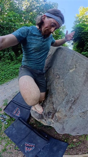 “Walk in the Park V0” St Elmo’s Boulders at Old Wauhatchie #climbing #bouldering #rockclimbing