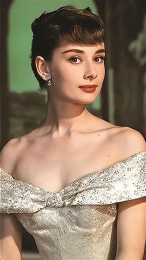 When Grace Becomes Timeless — Audrey Hepburn’s Eternal Elegance 💎 #HollywoodIcon #VintageBeauty