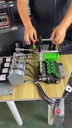 Wireless proportional remote controller for crane,Proportional sensitive wireless Remote control for hydraulic crane truck #palfinger #hiab #effer #pm #zoomlion #sany #grua #vdsconstruct #hiabpolska #mercedes #arocs #truck #vds #zabudowa #crane #hiab #palfinger #body #hookloader #asa #vanderstichele #vadersticheledotcom #truckrestoration #multilift #scarrabile #hydraulicequipment #tippingsolutions #camion #appareilabras #grueSimple installation, no delay, remote control of 500m, manual operation